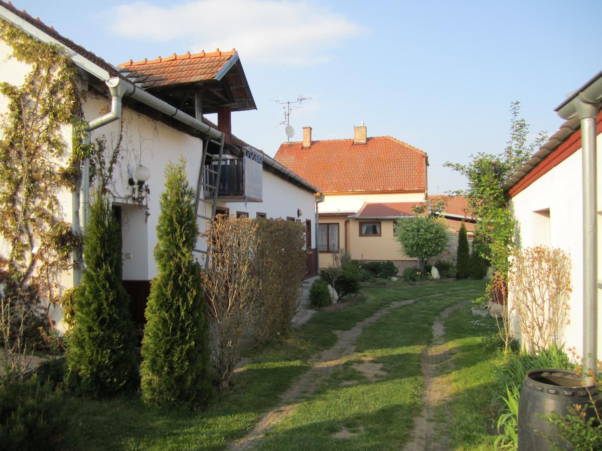Penzion Bulhary S Vinnym Sklepem Zewnętrze zdjęcie